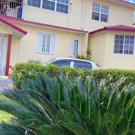Russell Heights Vacation Home Kingston Exterior photo